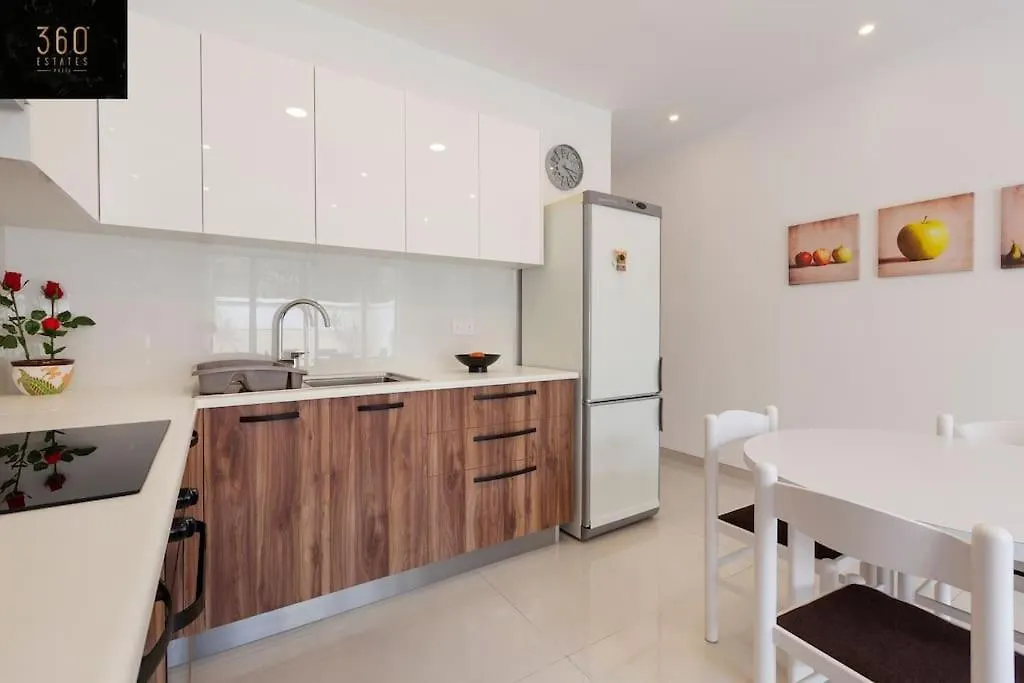 Apartment Comfy Apt With Terrace, 5 Mins To Sliema Ferries By 360 Estates Gzira
